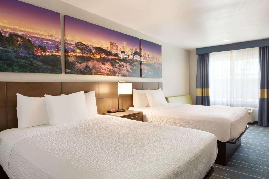 Days Inn & Suites by Wyndham Anaheim At Disneyland Park image 13