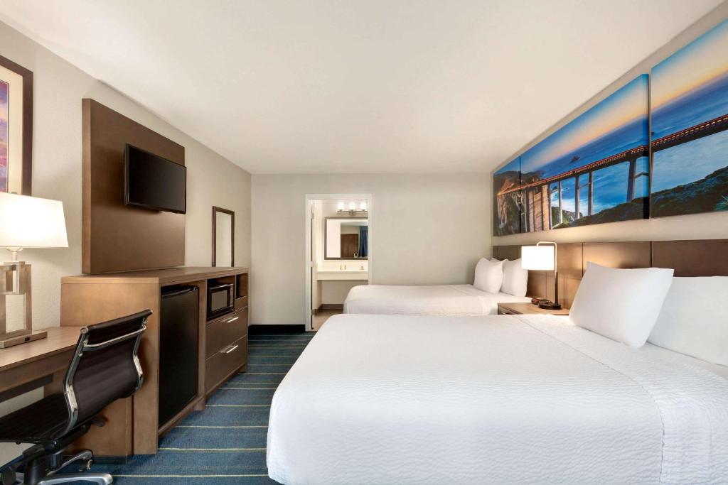 Days Inn & Suites by Wyndham Anaheim At Disneyland Park image 16