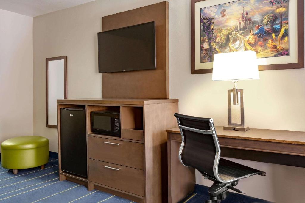 Days Inn & Suites by Wyndham Anaheim At Disneyland Park image 19