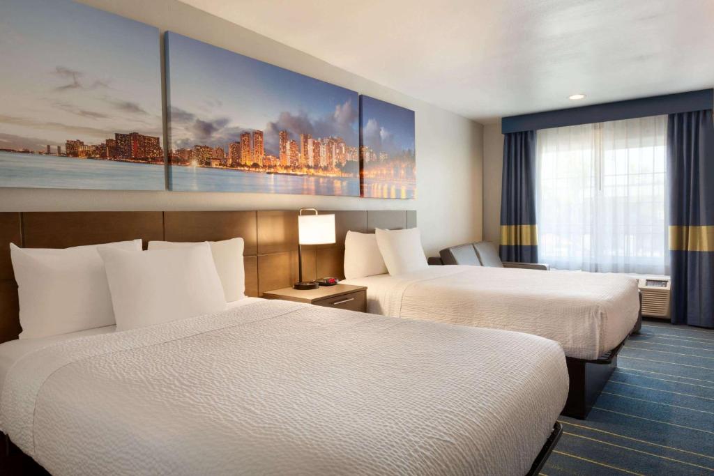 Days Inn & Suites by Wyndham Anaheim At Disneyland Park image 21