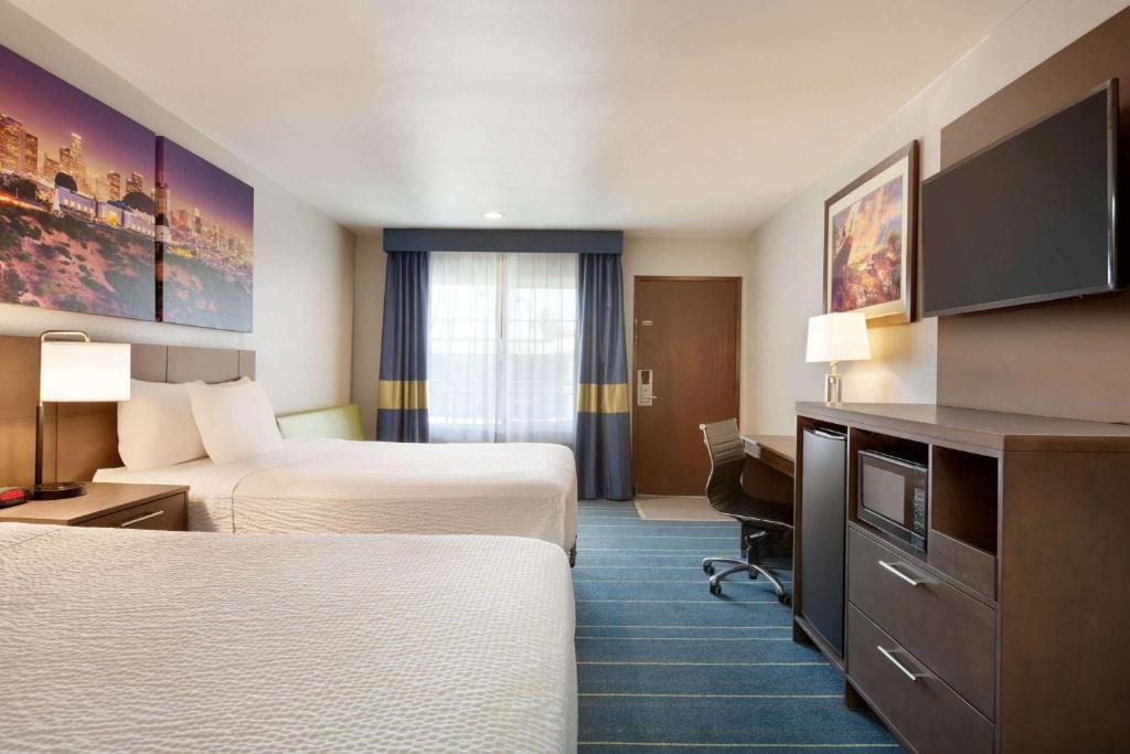 Days Inn & Suites by Wyndham Anaheim At Disneyland Park image 25